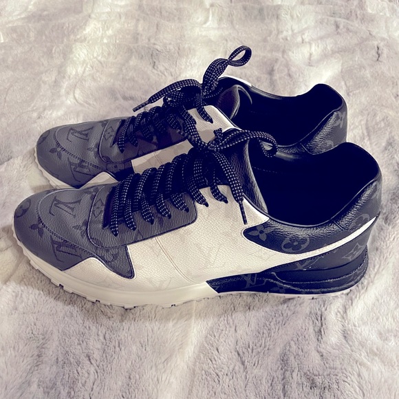 ***AUTHENTIC*** Louis Vuitton Run Away sneakers - Picture 4 of 11